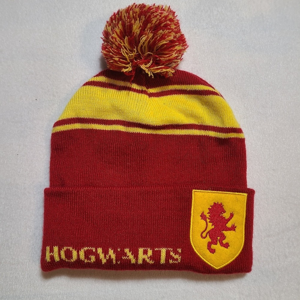 Harry Potter Hogwarts Beanie Winter Hat Gryffindor Crest Loot Crate Red Yellow